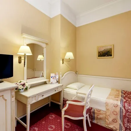 Danubius Astoria Center Hotel 4*