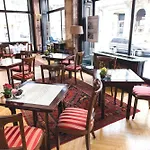 阿斯托瑞亚市中心丹比乌斯酒店 酒店 4*