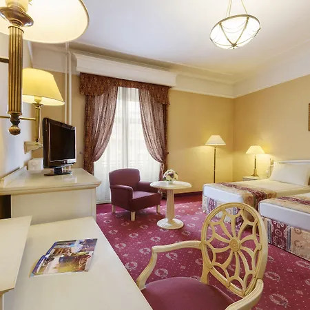 Danubius Astoria Center 4* בודפשט