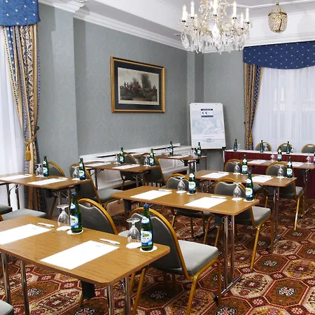 Danubius Astoria Center מלון