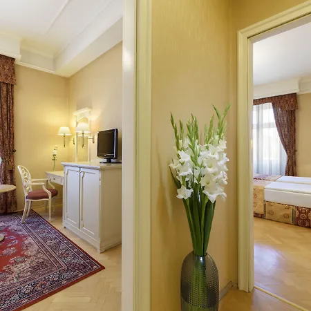 מלון Danubius Astoria Center