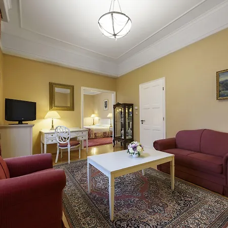 Danubius Astoria Center מלון