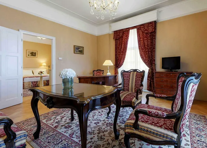 Danubius Astoria Center Hotell 4*
