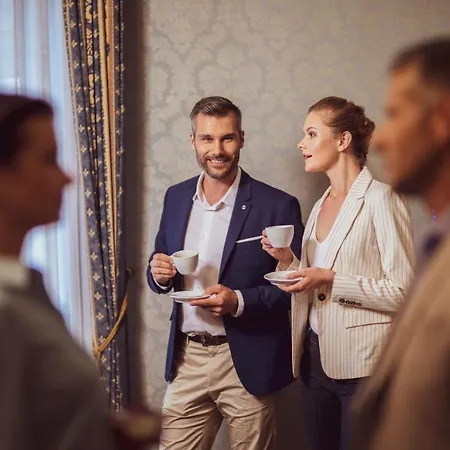 Danubius Astoria Center Hotel 4*