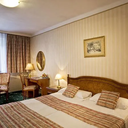 Hotel Danubius Astoria Center 4*