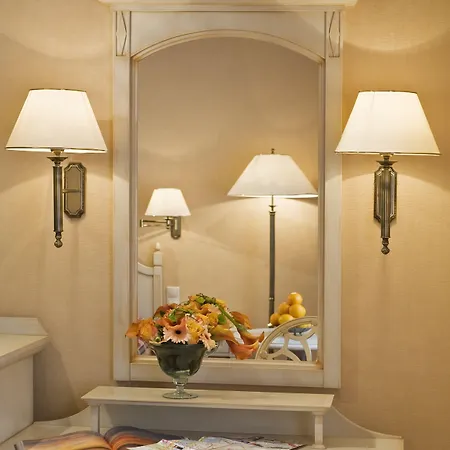 Danubius Astoria Center 4*