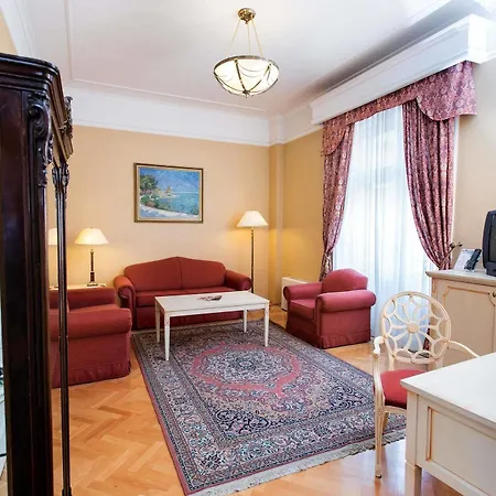 Danubius Astoria Center 4*
