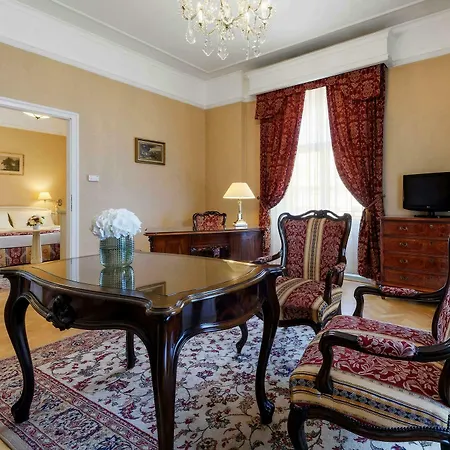 Danubius Astoria Center Hotel 4*