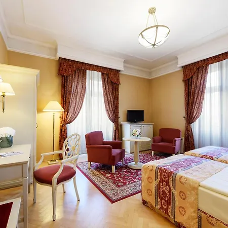 Danubius Astoria Center Hotel 4*