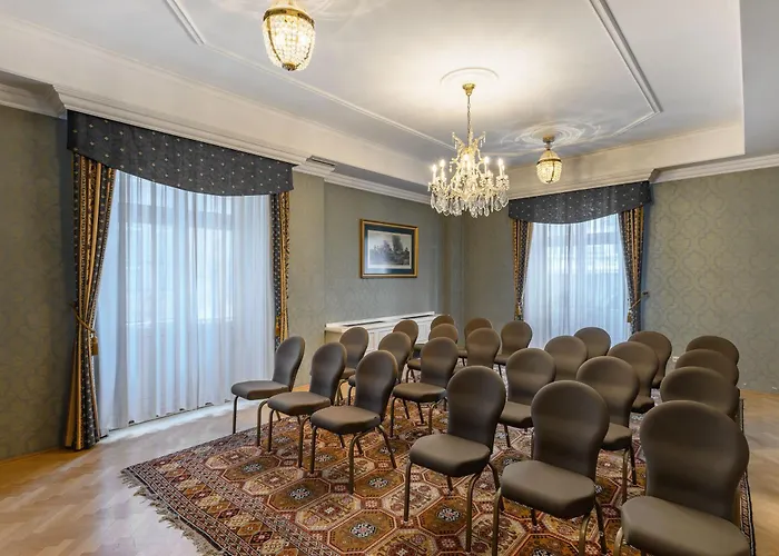 Отель Danubius Astoria Center