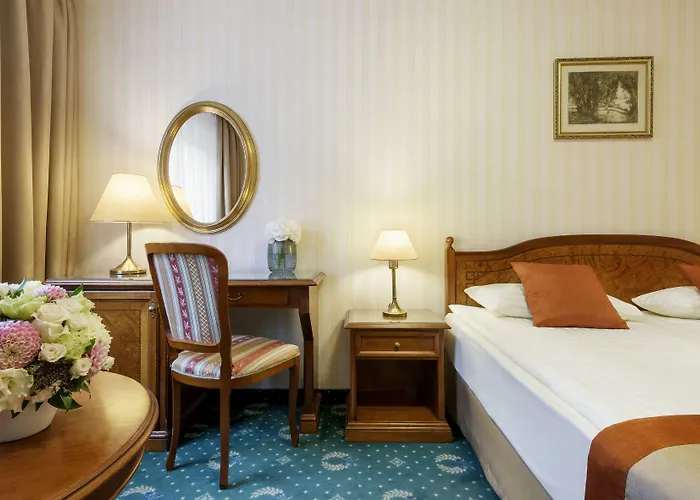 Отель Danubius Astoria Center